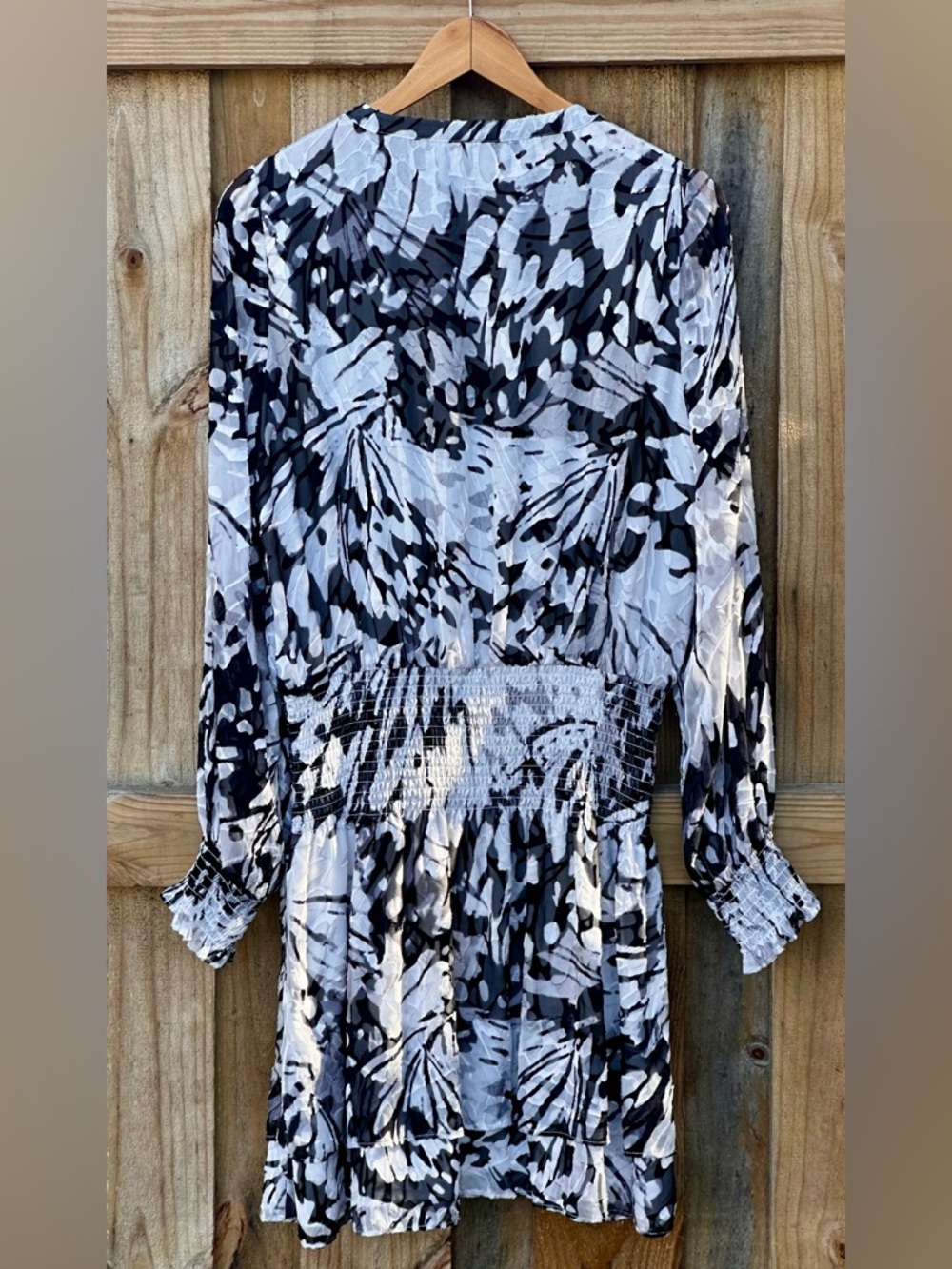 White House Black Market WHBM Monochrome Sheer Long Sleeves Size Medium - Picture 5 of 9